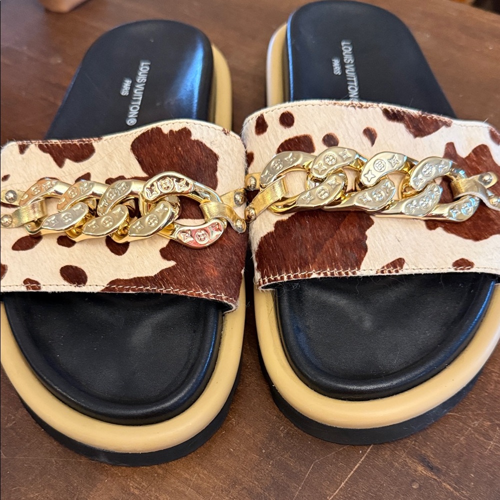 New Brown and Cream Slides with Gold Chain